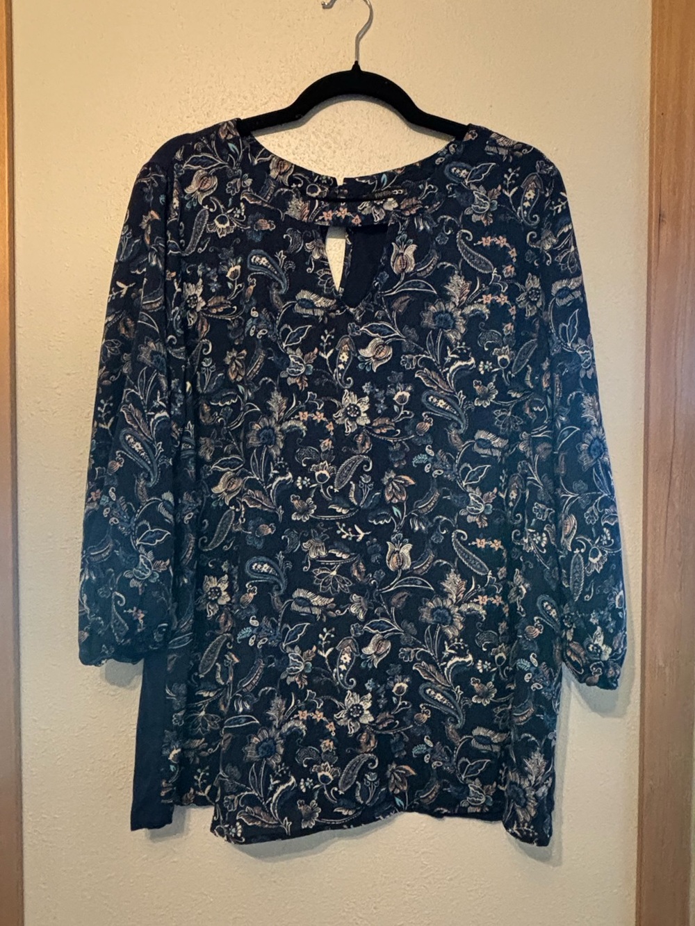 Papermoon Floral Keyhole Tunic Blouse - Navy 2X
0079S